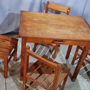 Lote anterior: Juego de Mesa y 4 Sillas de Cocina de Madera
