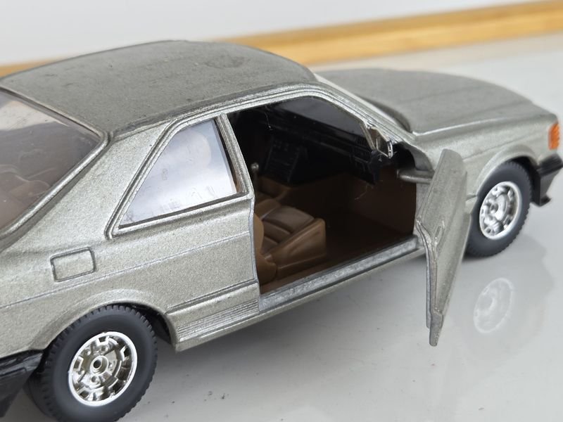 Modelo de coche Mercedes Burago escala 1-26 - imagen 5