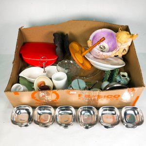 Lote Variado: Fuentes, Copas y Tazas Metálicas, Adornos Vintage - imagen 3