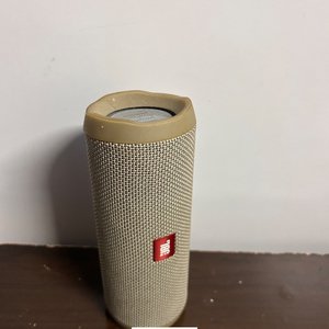 Parlante Portátil JBL Flip 4 Beige - imagen 2
