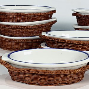 Nueve Cazuelas Ovales de Losa Blanca con Soporte de Ratán y Decoración Frutal - imagen 2