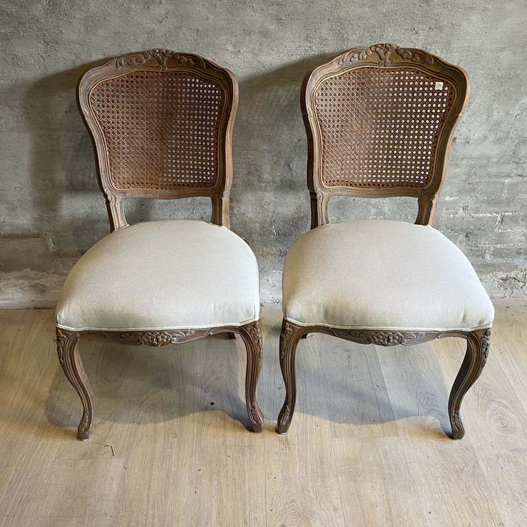 Lote anterior: 2 Sillas Luis XV con Asiento Tapizado y Respaldo Esterillado - Medidas: 41x48x94cm