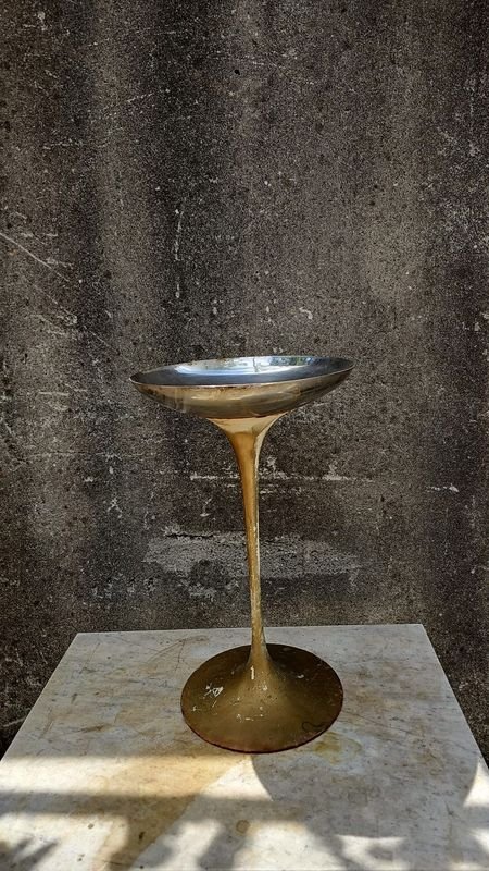 Antiguo cenicero con forma de pedestal de EERO SAARINEM