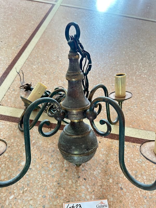 Araña mediana estilo Holandés: Un objeto decorativo de metal - imagen 9