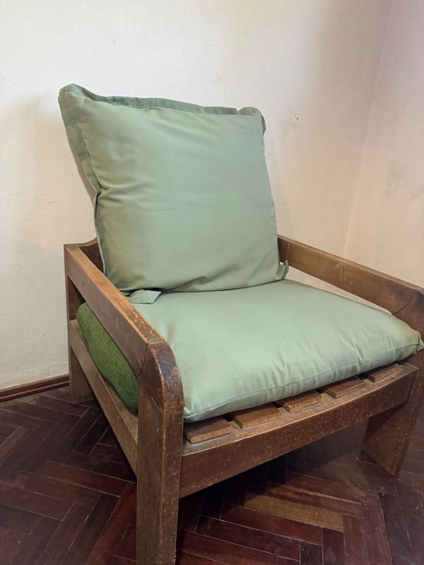 Sillón en madera con par de almohadones - imagen 4