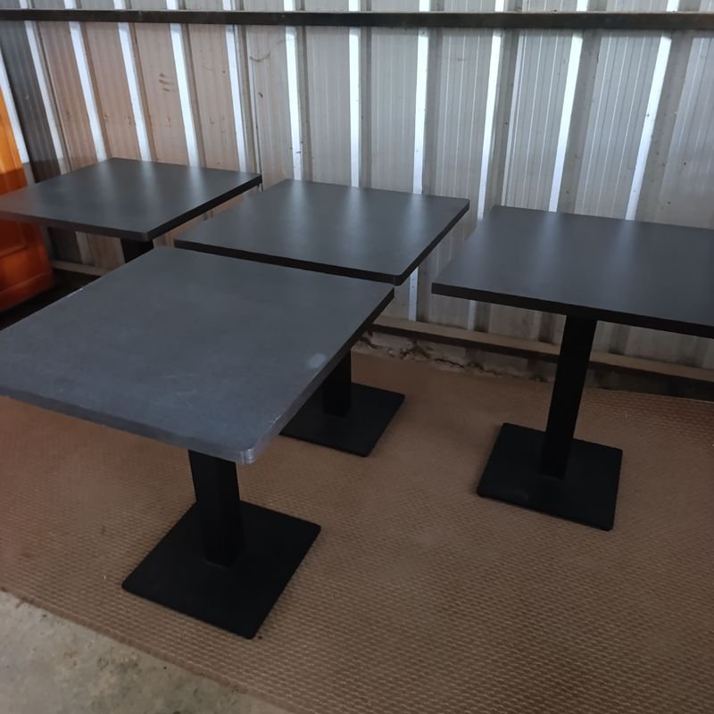 Lote anterior: Mesas italianas cuadradas con tapa en melamínico y base en placa metálica