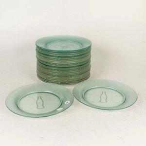 Lote siguiente: Set de 26 Platos de Vidrio Coca-Cola