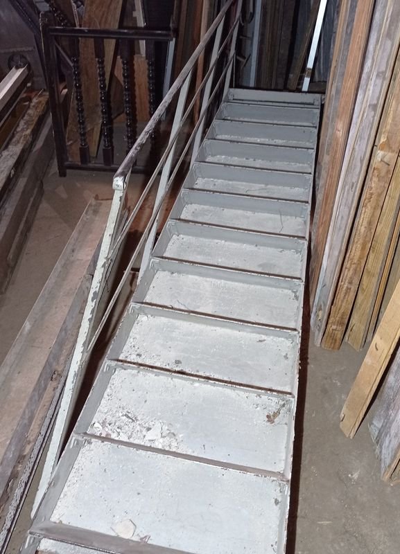 Escalera de hierro con baranda para hogar - imagen 2