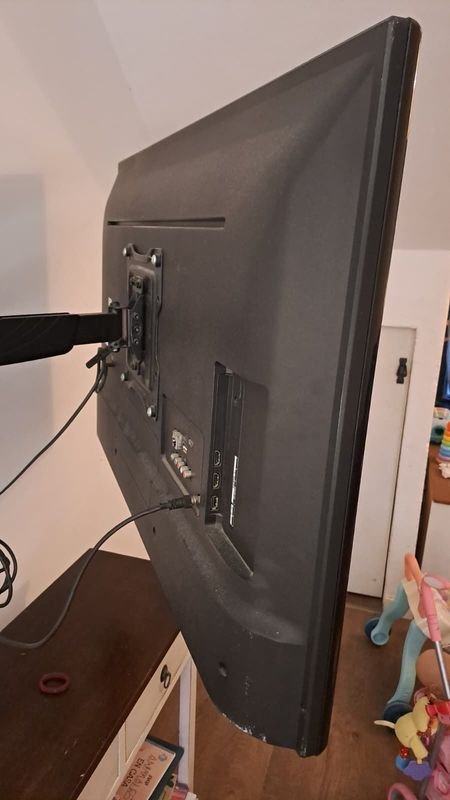 Televisor LG de 43 pulgadas con resolución UHD - imagen 4