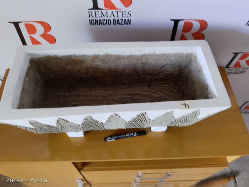 Lote anterior: Maceta de hormigón rectangular para jardín
