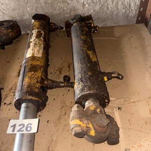Juego de 2 Cilindros Hidráulicos Usados - imagen 2