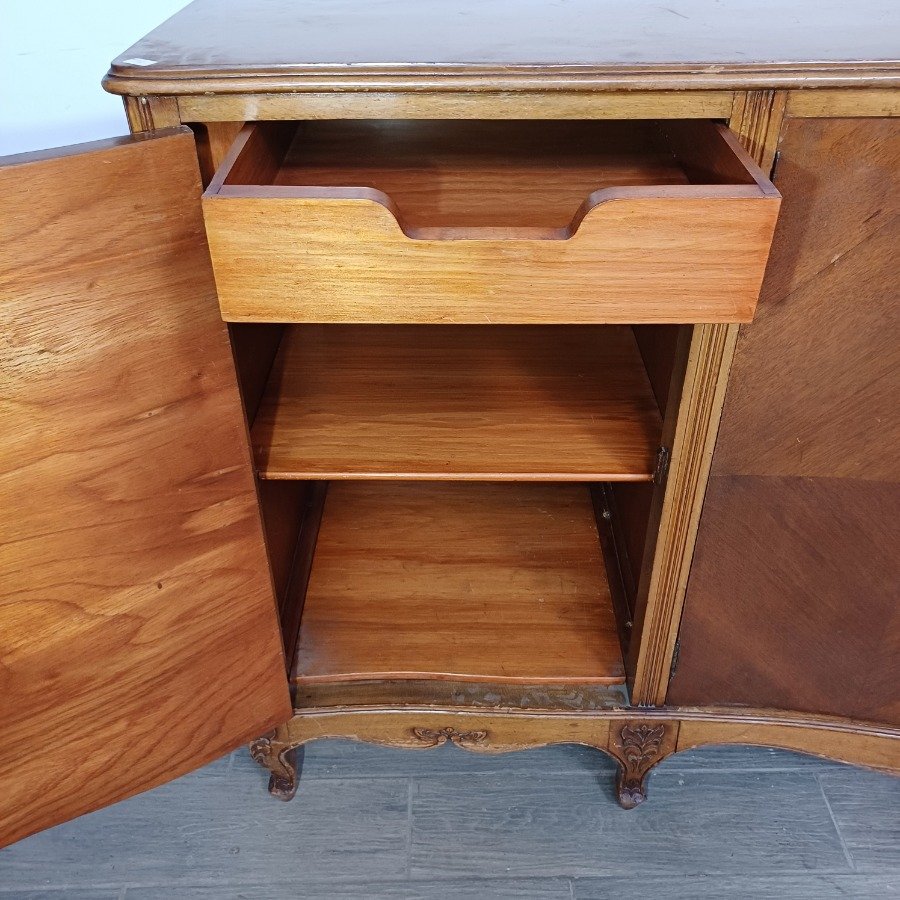 Muebles de estilo Luis XV, con detalles de madera tallada y patrones de parqué - imagen 16