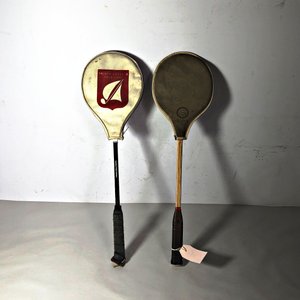 Lote anterior: Dos Raquetas de Squash Vintage con Funda