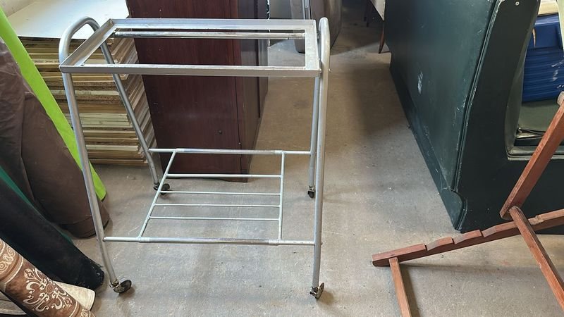 Lote anterior: Base de TV con ruedas en hierro