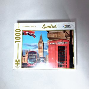 Lote de Juguetes: Muñeca, Puzzle de Londres y Mascota Electrónica - imagen 3