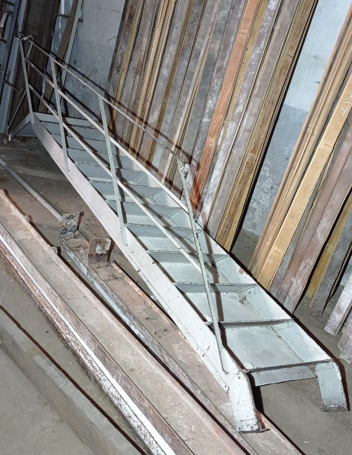 Item 16717 - Image 0