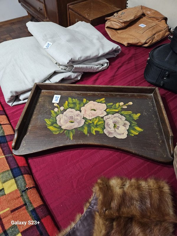 Busto de Mujer en Mármol y Bandeja Decorativa con Flores - imagen 1
