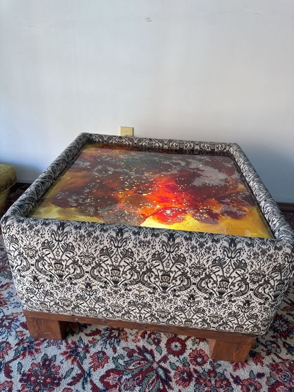 Mesa ratona con iluminación y tapa de vidrio artística - imagen 6