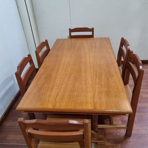 Juego de Comedor Clásico de Madera: Mesa Rectangular y Seis Sillas - imagen 4