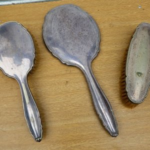 Antiguo Juego de Tocador con Espejo Biselado y Cepillos - imagen 4