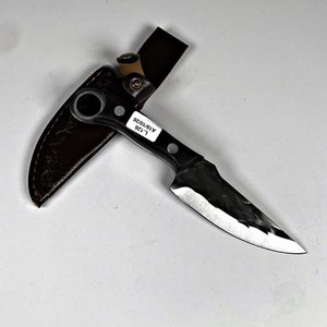Lote anterior: Cuchillo de Acero con Vaina de Cuero Grabado