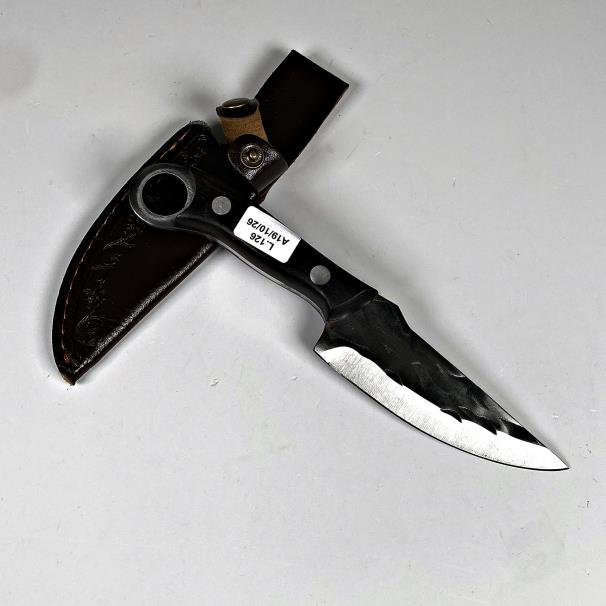 Cuchillo de Acero con Vaina de Cuero Grabado