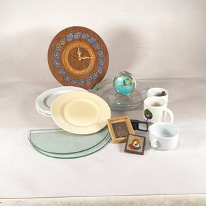 Lote siguiente: Lote Variado: Platos, Tazas, Relojes y Adornos Decorativos