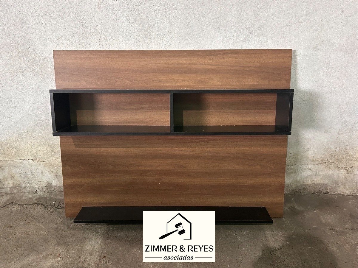 Rack Aéreo Moderno con Estantes