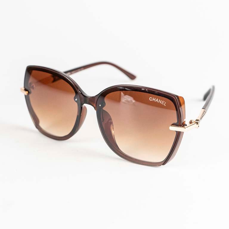 Lote anterior: Lentes de sol Chanel con cadena y logo