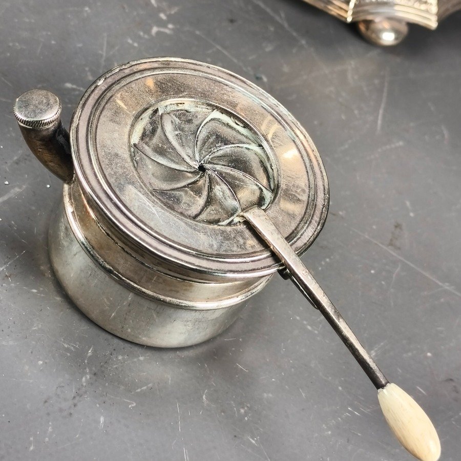 Servicios de té y plataformas metálicas en excelente condición - imagen 21