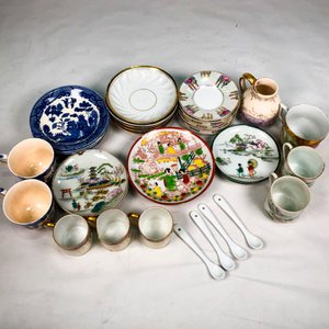 Conjunto de Pocillos, Tazas y Platitos con Diseño Oriental - imagen 2