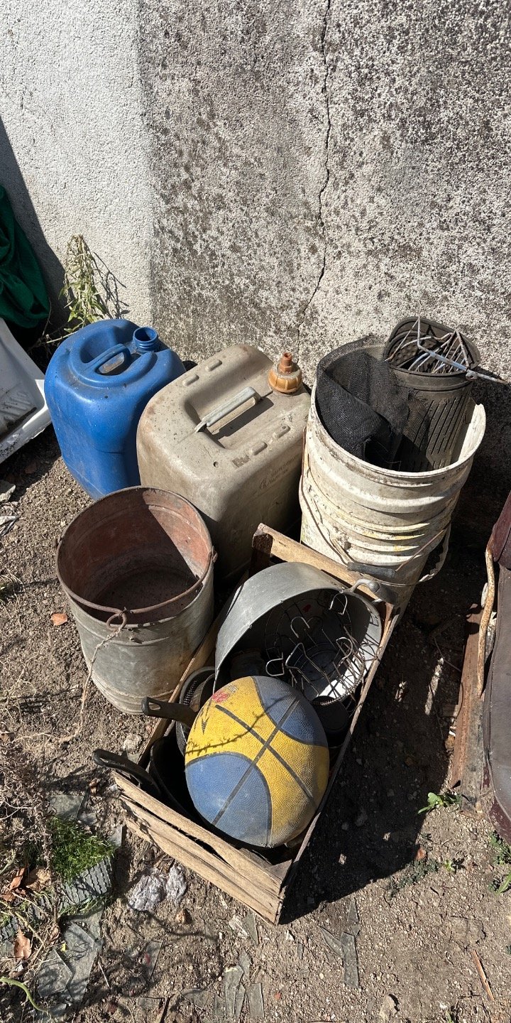 Colección de contenedores y objetos