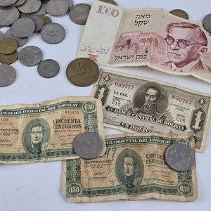 Gran Selección de Monedas y Billetes Antiguas de Uruguay y otros países - imagen 4