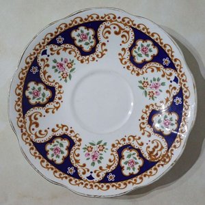 Lote anterior: Platillo de Porcelana Fina "Queens" (Rosina China Co. Ltd) - Estilo Victoriano con Pan de Oro