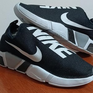 Championes Nike Negros Talle 36 Sin Uso - imagen 2