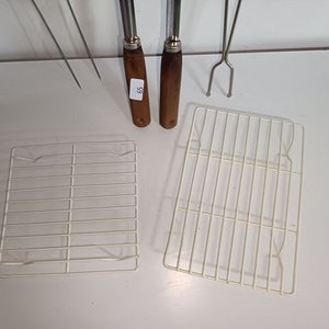 Set de Pinchos para Asado y Posa Fuentes Metálicos - imagen 2
