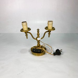 Lote anterior: Lámpara de Mesa de Bronce con Dos Luces