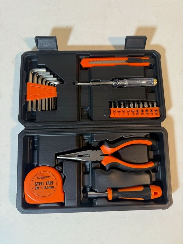 Set de Herramientas Manuales Nuevo en Estuche Negro