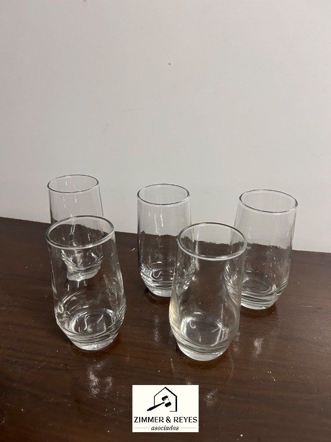 Juego de 5 Vasos de Vidrio Transparentes