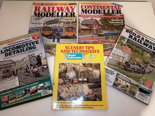 Colección de revistas y catálogos sobre ferromodelismo - imagen 2