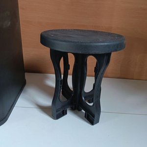 Porta Residuos Negro con Pedal y Mini Banquito Plegable de PVC - imagen 2