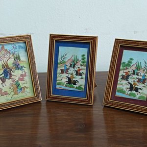 Conjunto de 5 Miniaturas Persas Estilo Oriental con Marcos de Taracea - Escenas de Caza y Guerreros - imagen 3