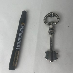 Lote siguiente: Destapador Niquelado con Diseño de Llave Antigua