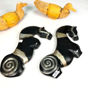 Lote de 4 Figuras: 2 Patos de Madera y 2 Caballos de Yeso - imagen 4