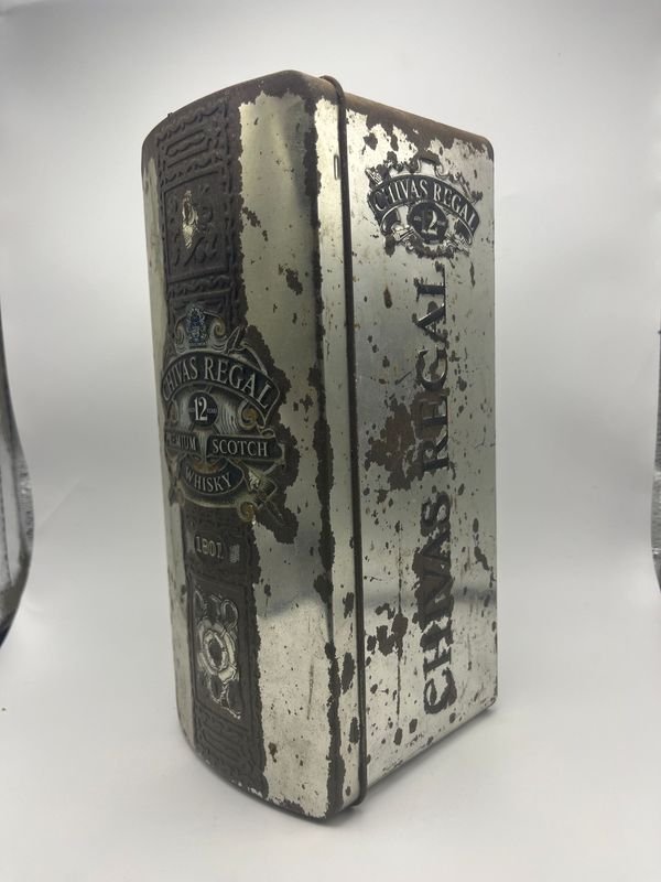 Lata antigua de whisky Chivas Regal - imagen 2