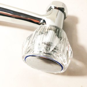 Lote de Cuatro Monocomandos Cromados con Perillas Transparentes - imagen 3