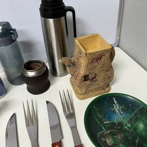 Lote de Utensilios de Cocina y Hogar: Termo, Mate, Cubiertos, Platos y Más - imagen 7