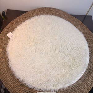 Lote siguiente: Alfombra Redonda de Yute y Pelo Sintético Blanco