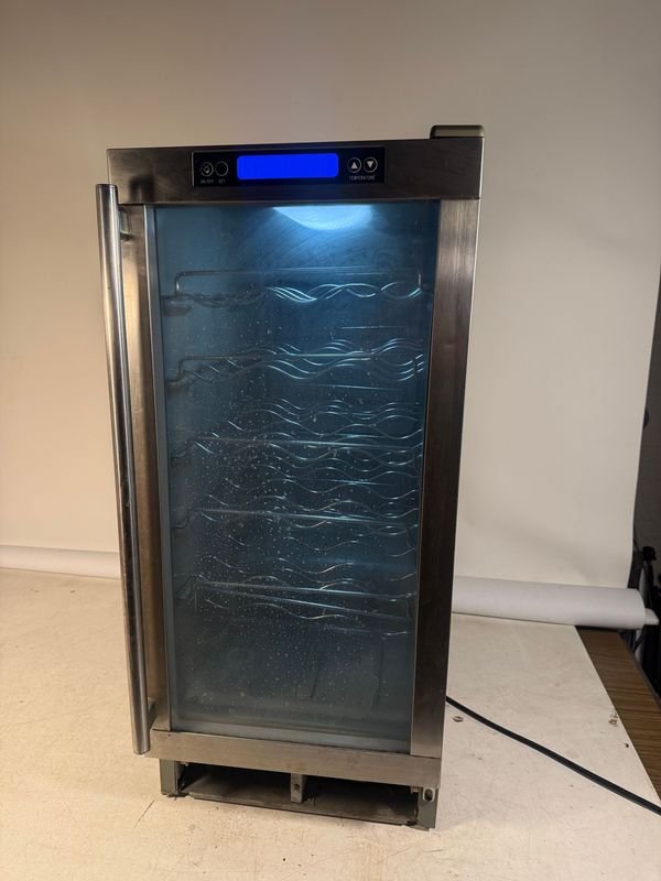 Heladera Vertical para Vinos de Origen Americano 110V