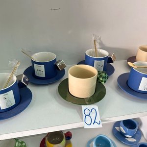 Lote anterior: Juego de 6 Tazas y Platos de Cerámica con Cucharas
